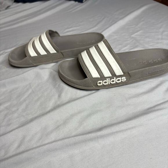 Gray adidas Men’s slides size 6 - Picture 4 of 5